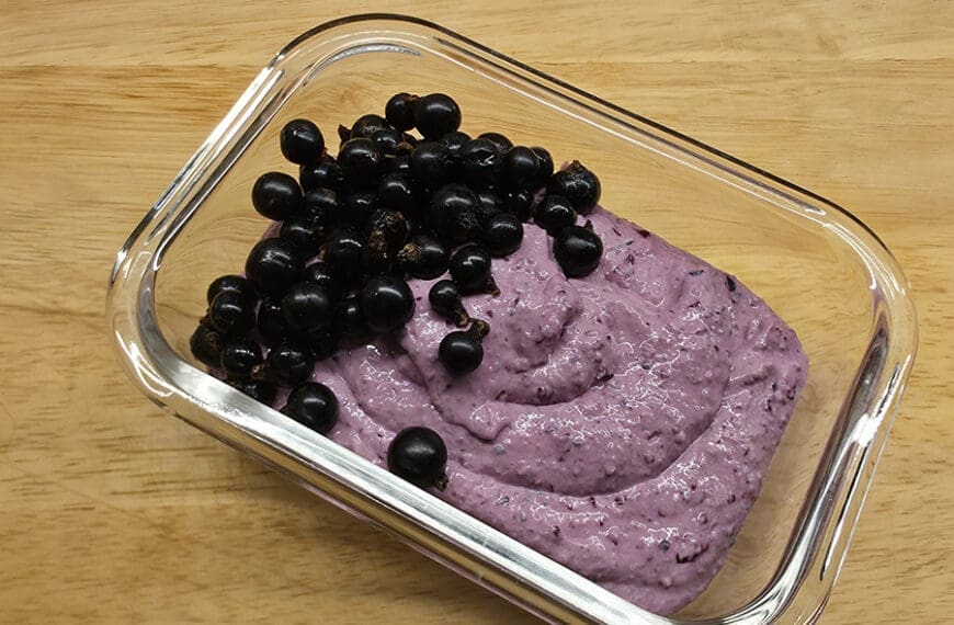 Havrefrutti med svarta vinbär